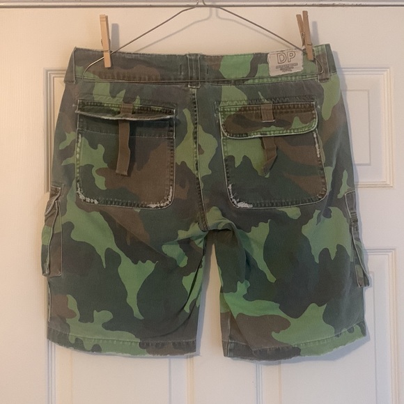 Ladies size 9 juniors Camouflage shorts just above the knee length - Picture 4 of 11